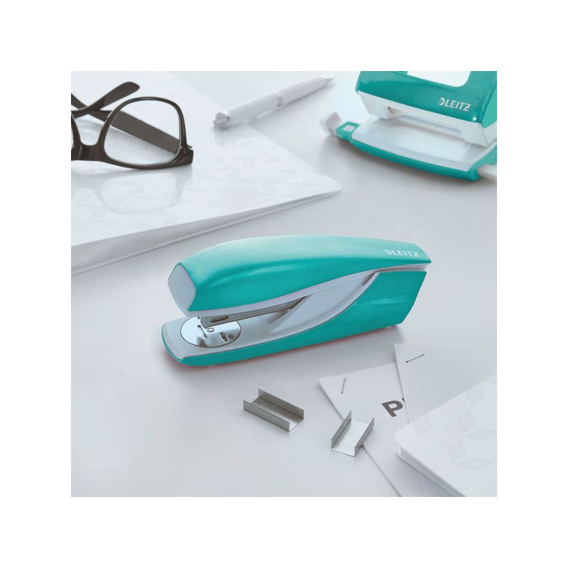 LEITZ Agrafeuse WOW Coloris menthe Capacité 30 feuilles